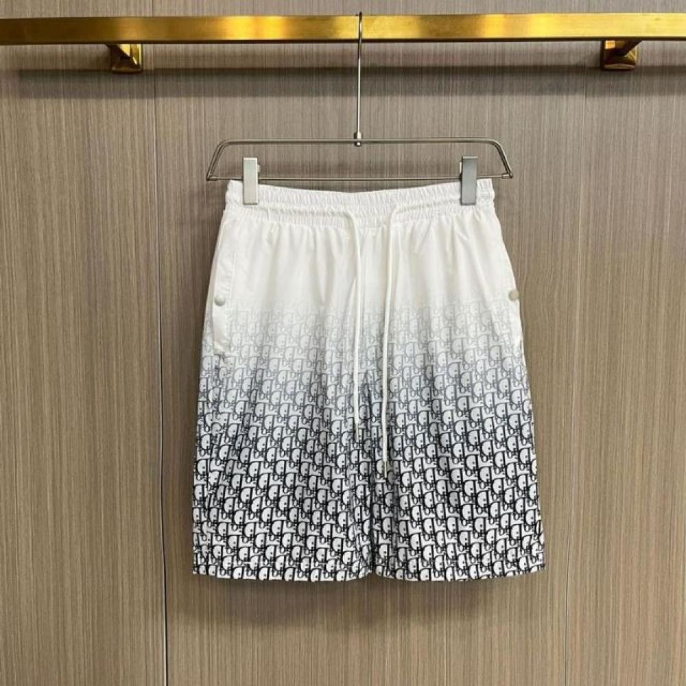 شورت ديور الكلاسيكي ذو الطباعة المتدرجة