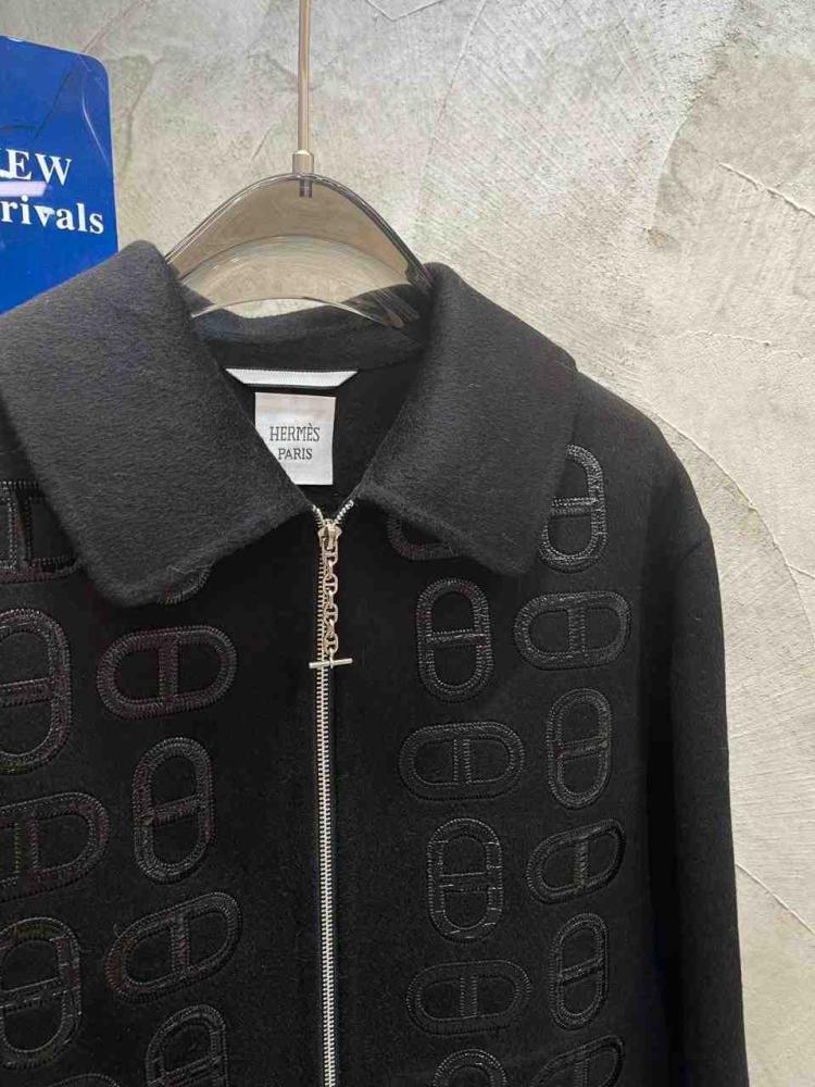 معطف هيرميز بنقش الشعارات بأكمام طويلة من الكشمير