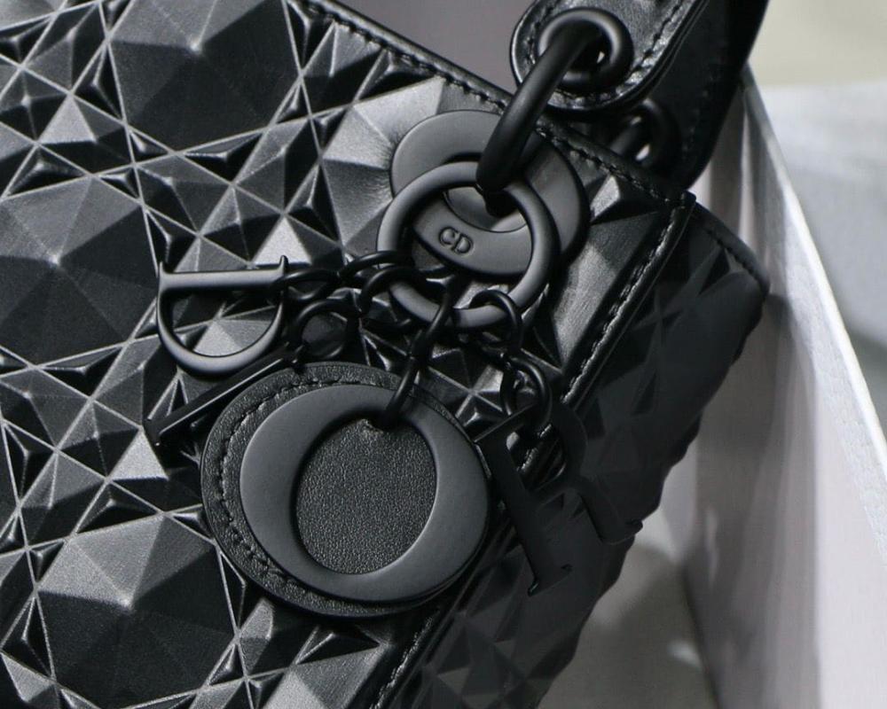 شنطة ليدي ديور ألترا مات 17 سم - أسود