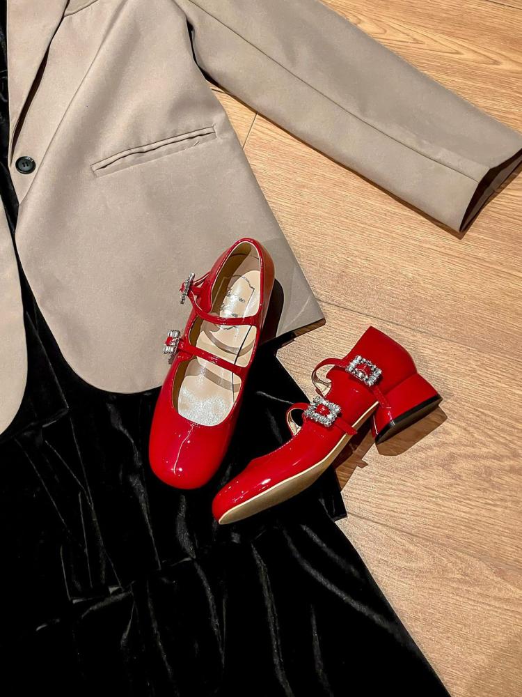 حذاء ماري جين مسطح بكعب منخفض مزين باحجار الراين