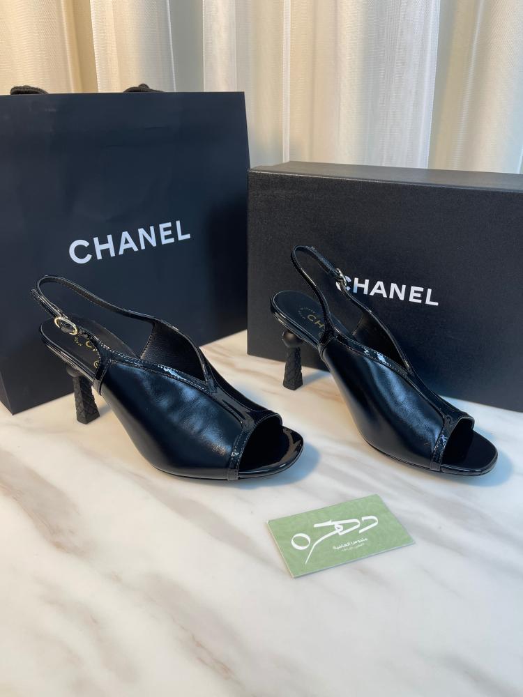 صندل ميتييه دارت بكعب 8.5 سم من شانيل