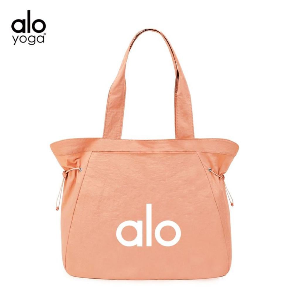 حقيبة يد كاجوال عصرية جديدة من ALO Yoga