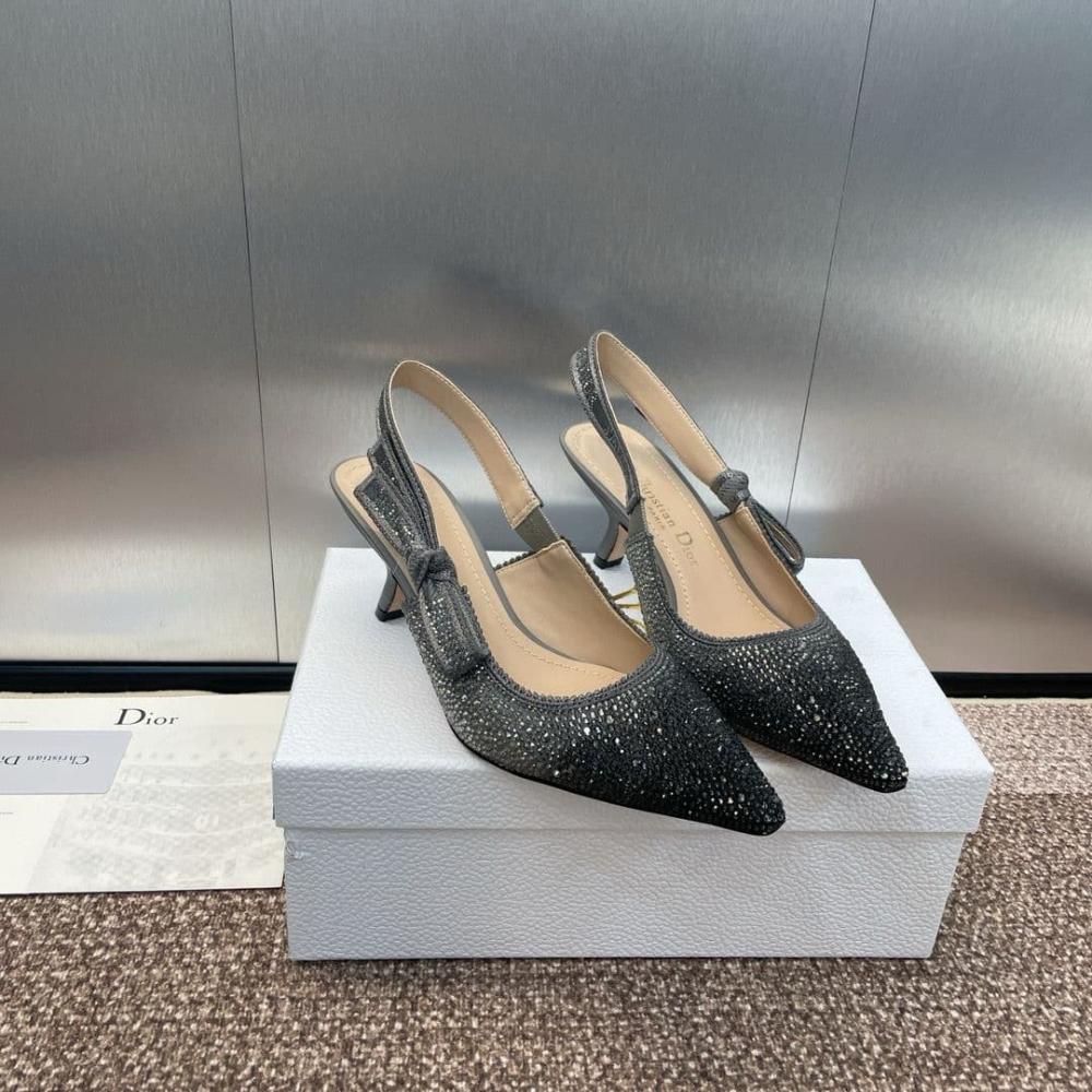 صندل لامع جادور من كريستيان ديور