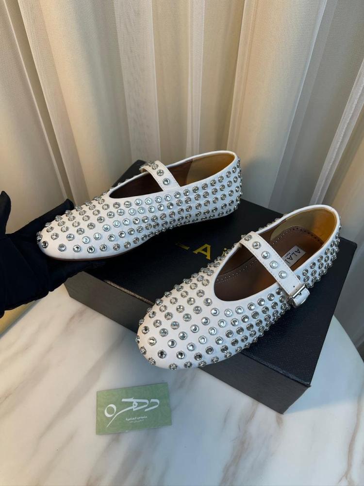 حذاء باليه مسطح من الجلد مزين بالكريستال من الايا - أبيض