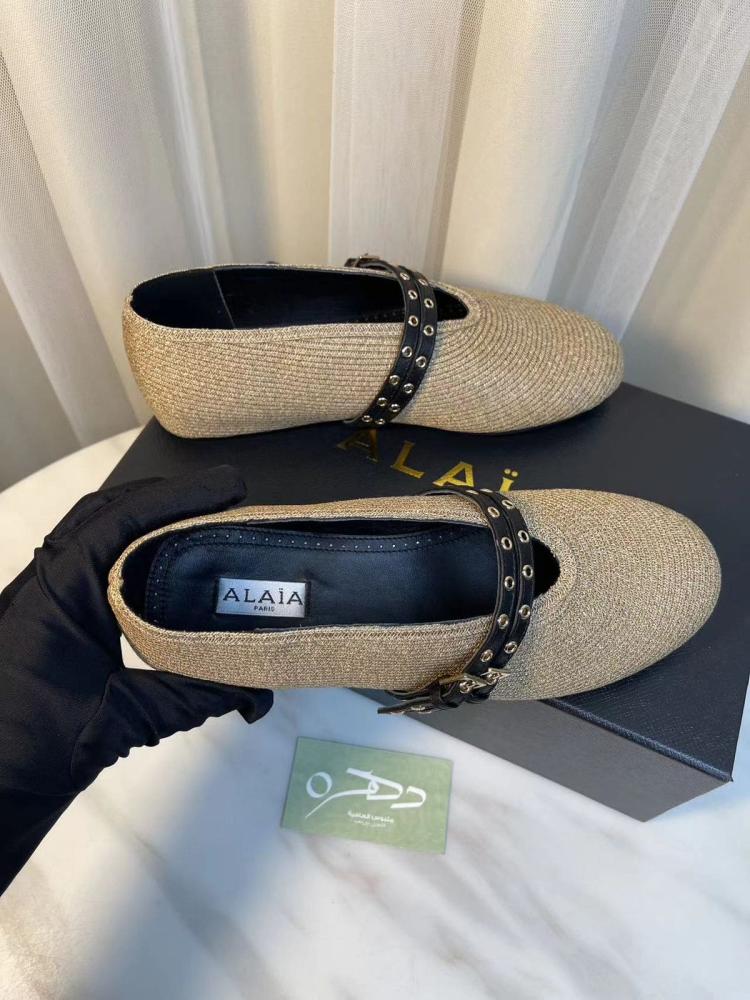 حذاء ألايا Alaia من القش الورقي بحزام جلدي