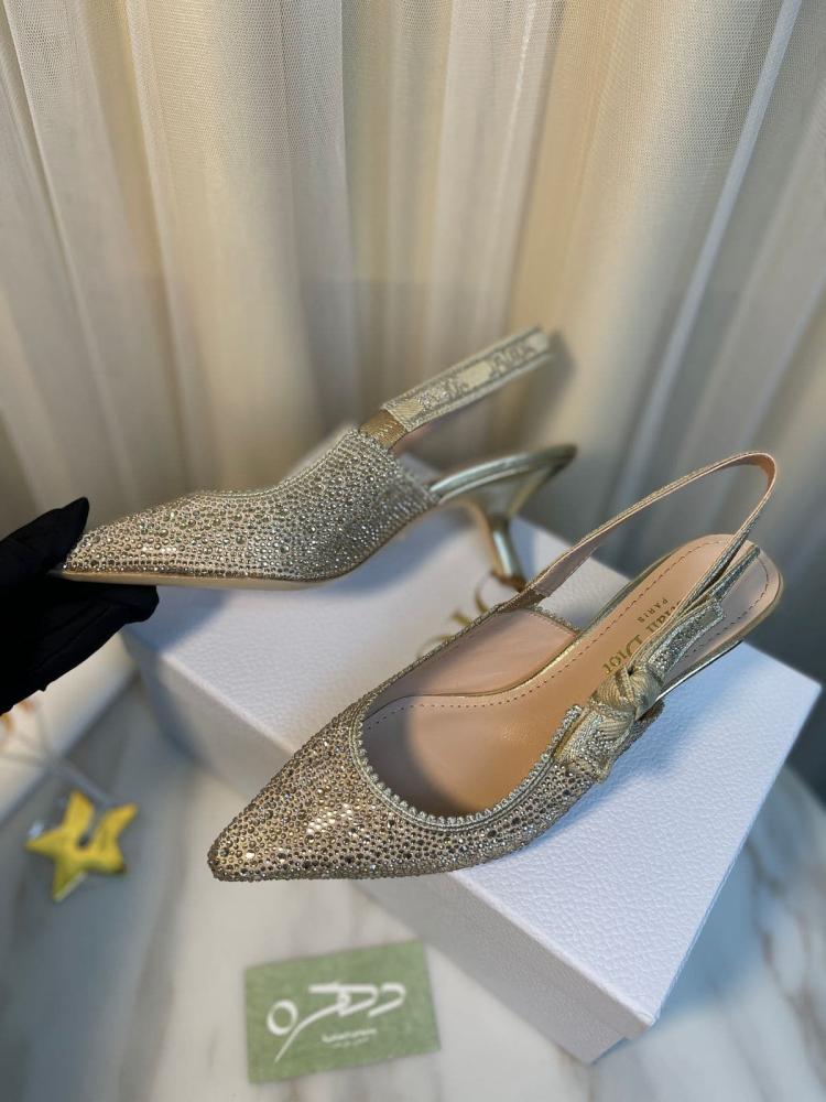 صندل لامع جادور من كريستيان ديور