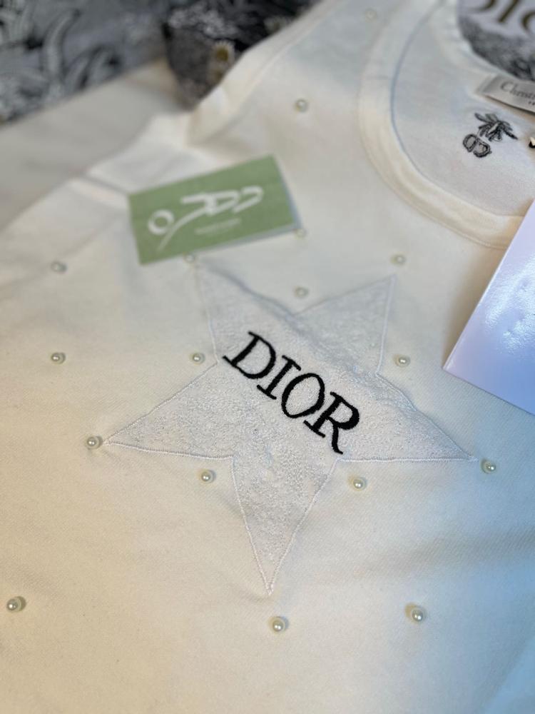 توب ديور المرصع باللؤلؤ