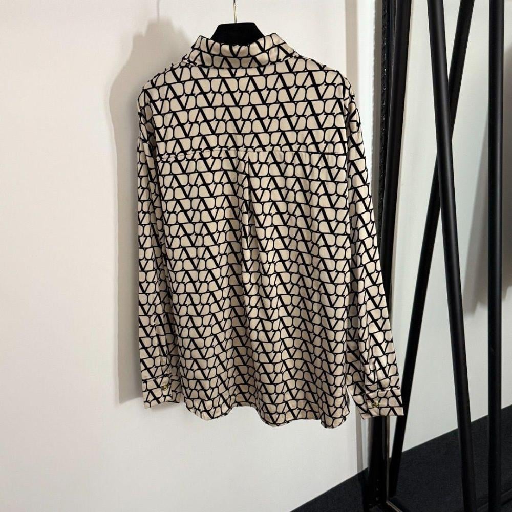 طقم قميص و بنطال بطبعة توال أيكونوغراف من فالنتينو