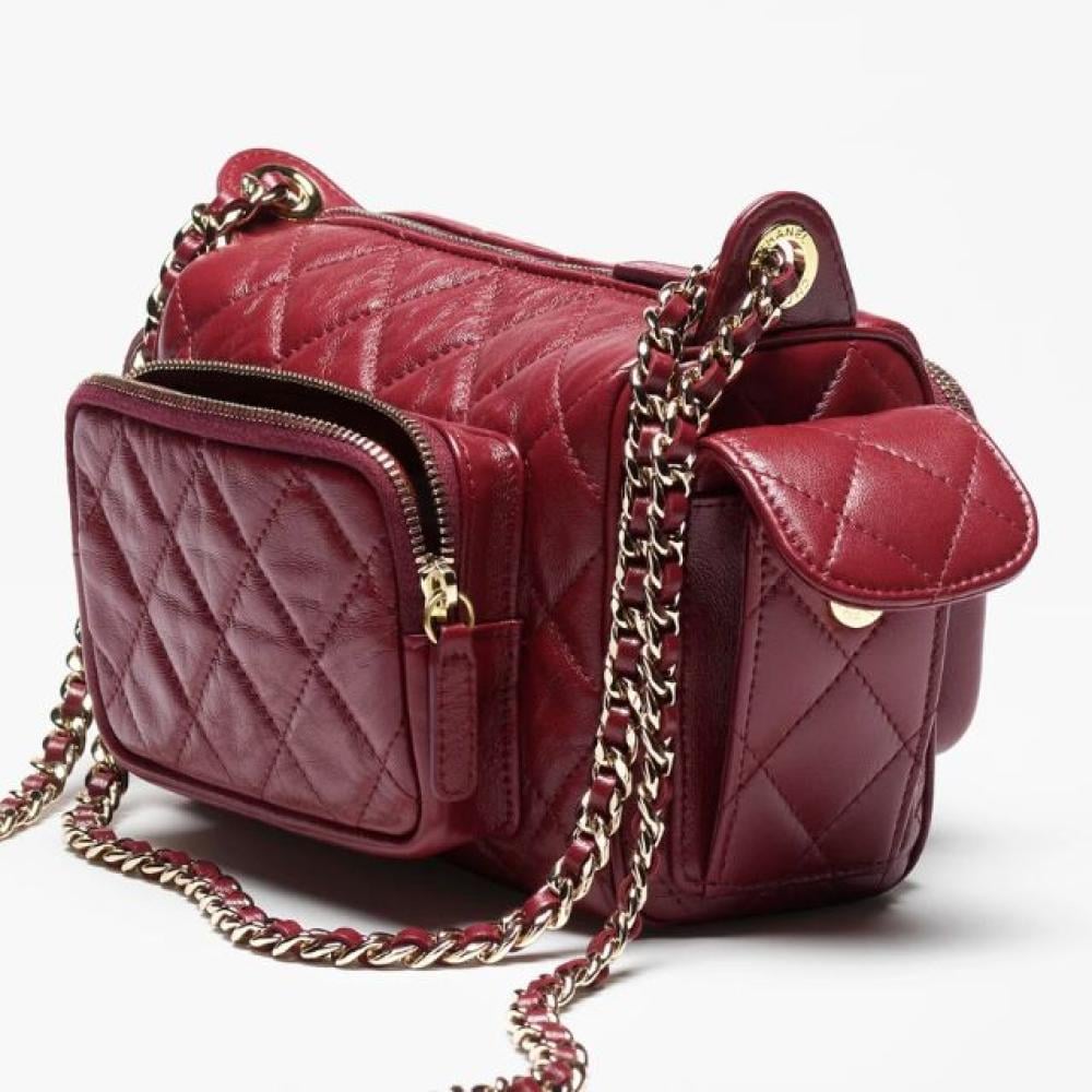 حقيبة شانيل مخططة جلدية لامعة - برغندي