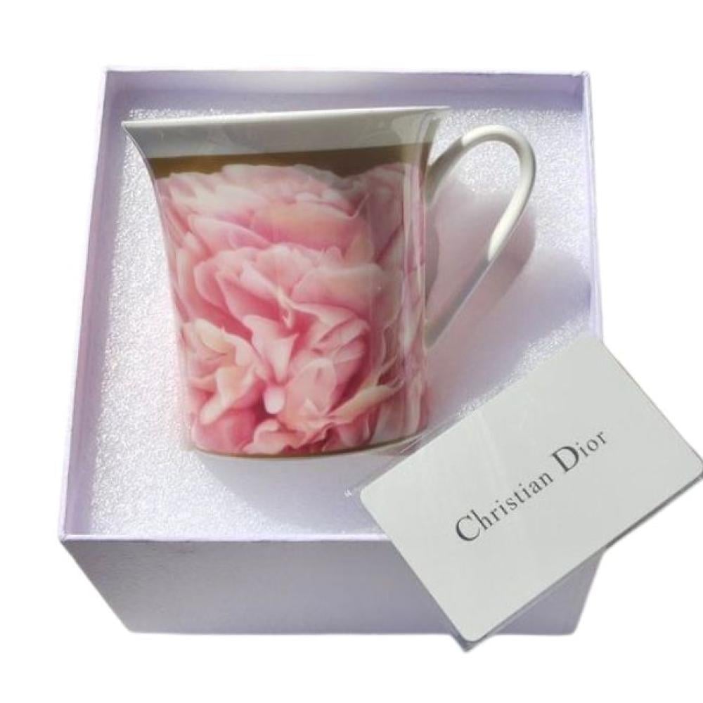 كوب كريستيان ديور بطبعة زهور حرارية