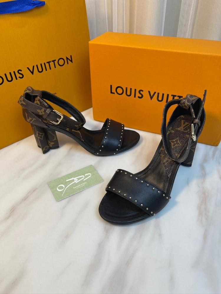 صندل سيلويت بشعارات مونوغرام من لويس فيتون