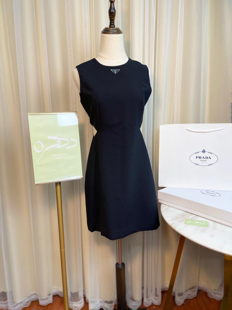 فستان برادا بدون أكمام بخصر مثلث ربيعي وصيفي