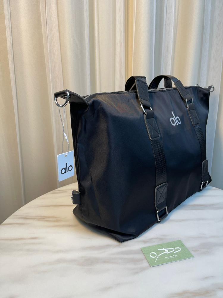 حقيبة اليوغا للياقة البدنية من alo yoga