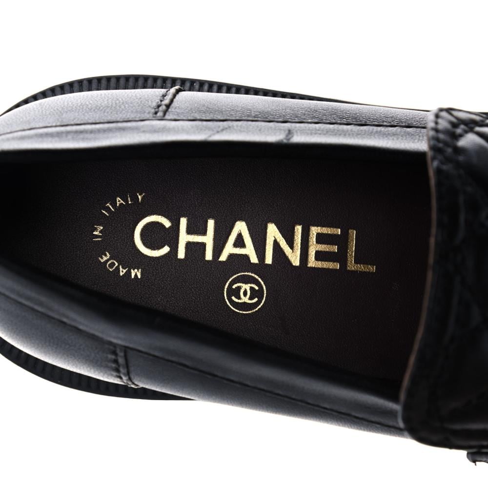 حذاء اللوفرز من شانيل