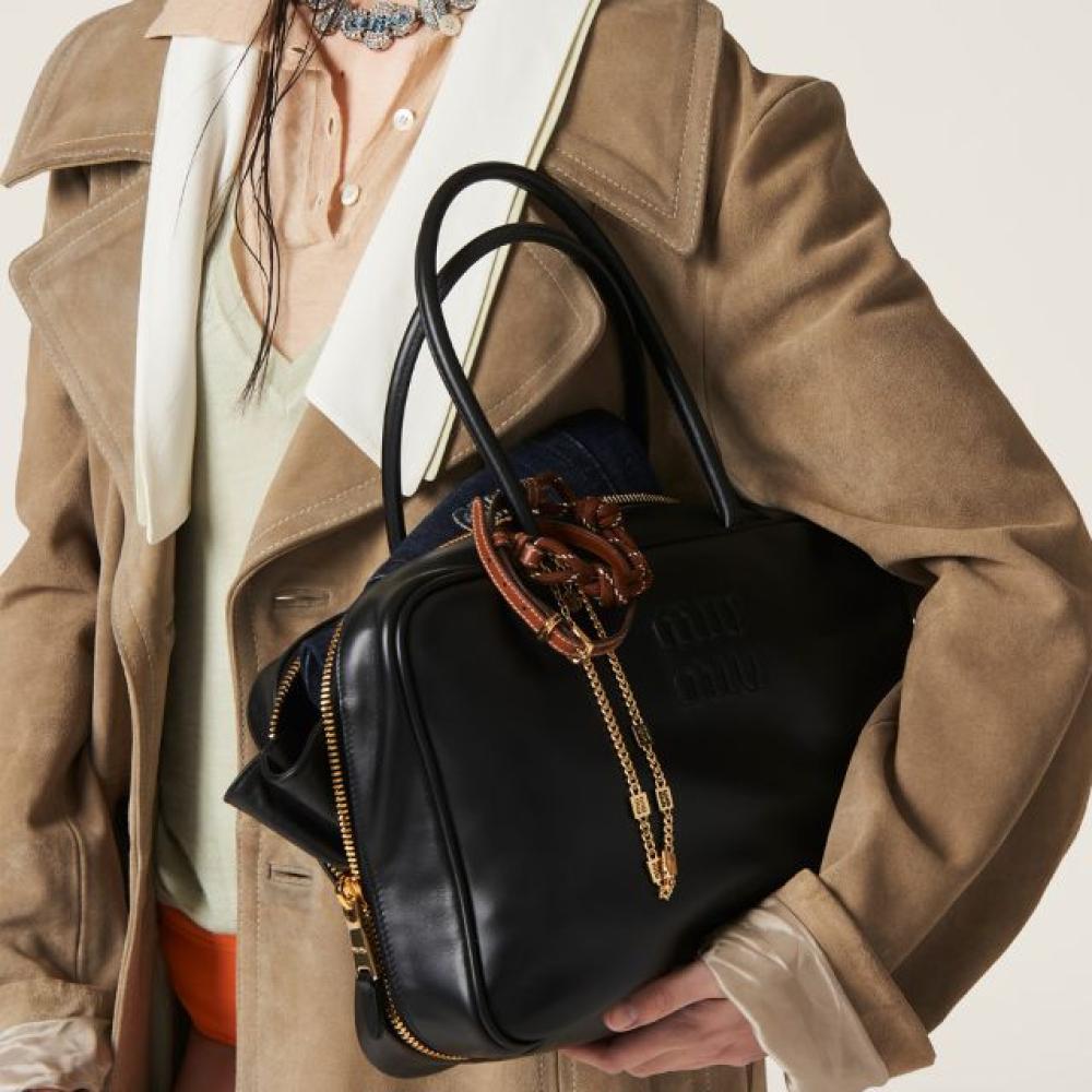 قلادة ميو ميو سلسلة بـ 5 مربعات بحفر الشعار مجوف