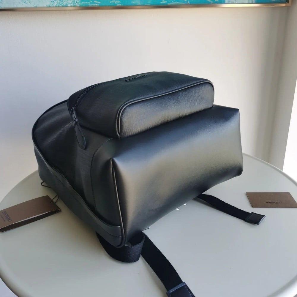 شنطة بيربري Jett backpack