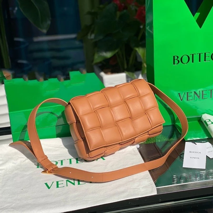 حقيبة كاسيت من بوتيغا فينيتا