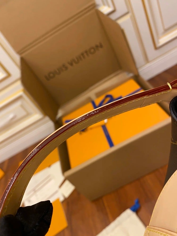 حقيبة لويس فيتون Duffle Bag Monogram