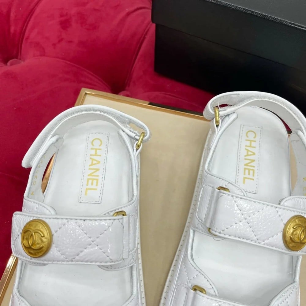 شانيل Laminated صاندل