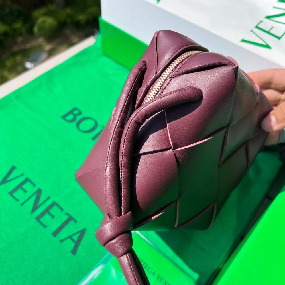 حقيبة ميني كاسيت من بوتيغا فينيتا