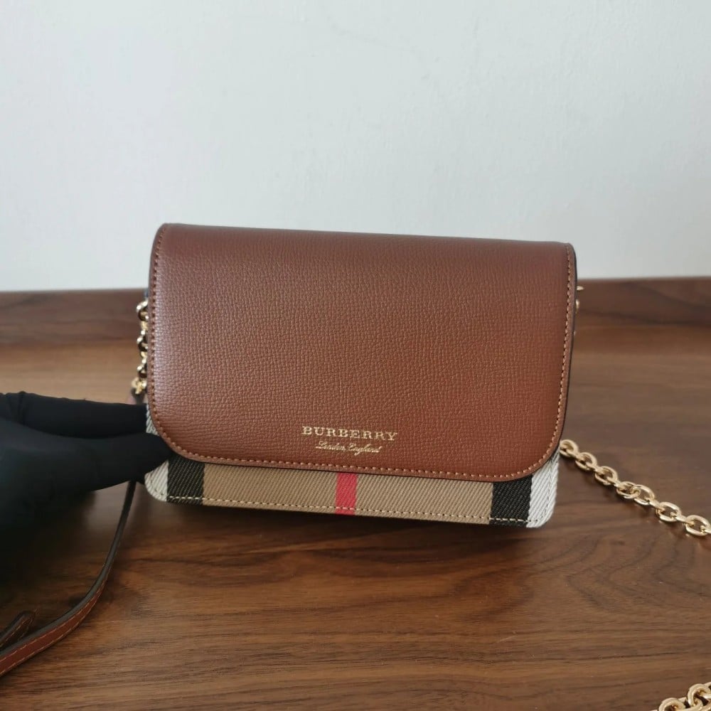 شنطة بيربري Hampshire