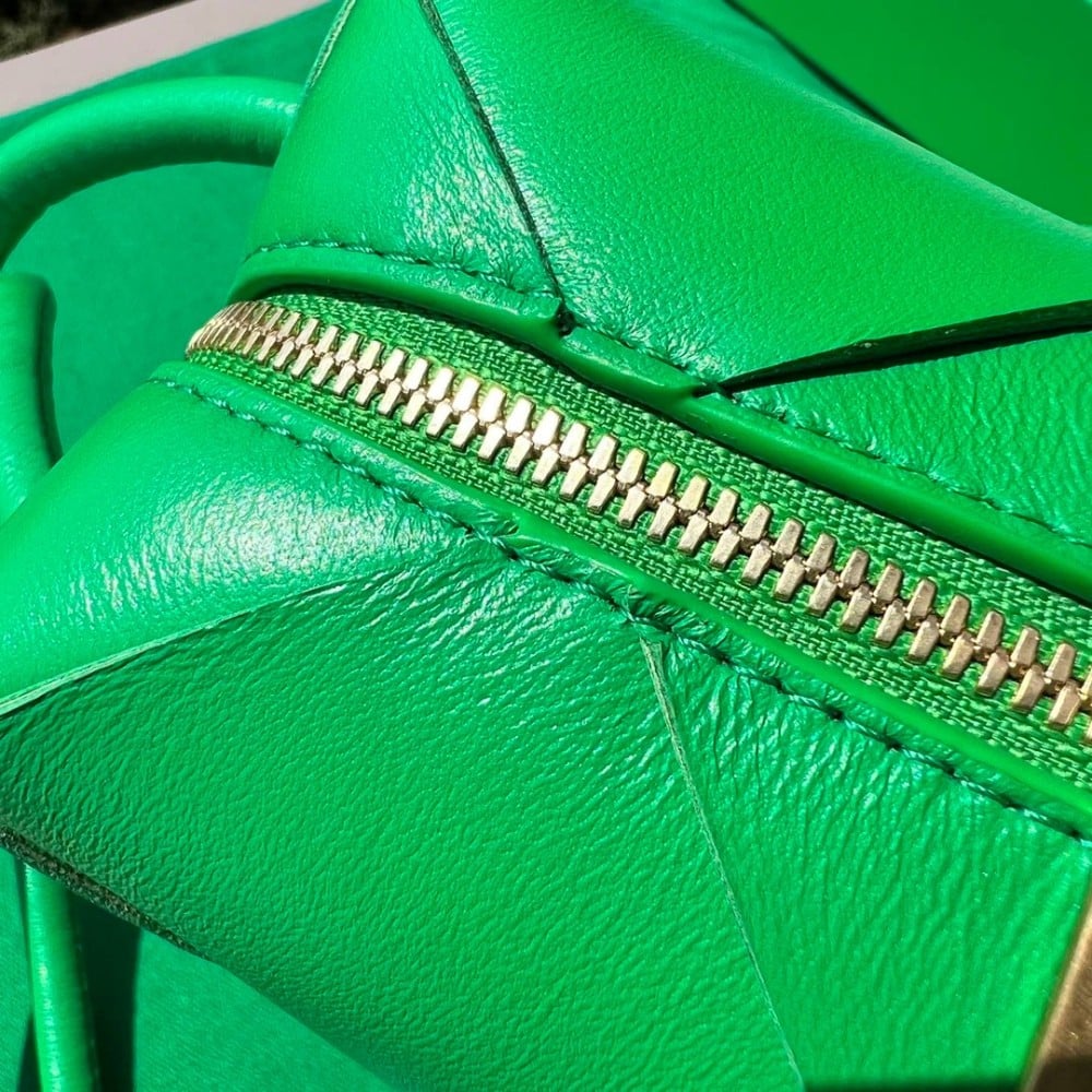 حقيبة ميني كاسيت من بوتيغا فينيتا