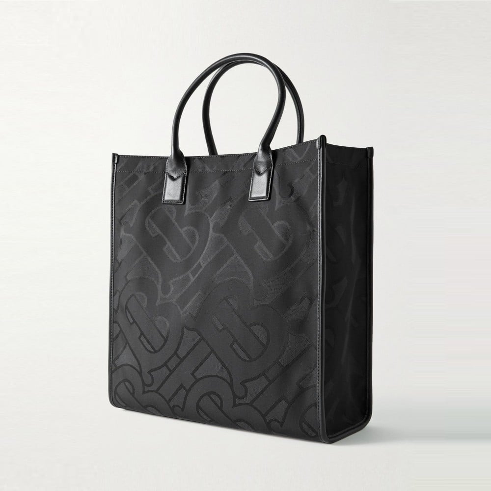 شنطة بيربري مونوغرام جاكار - أسود