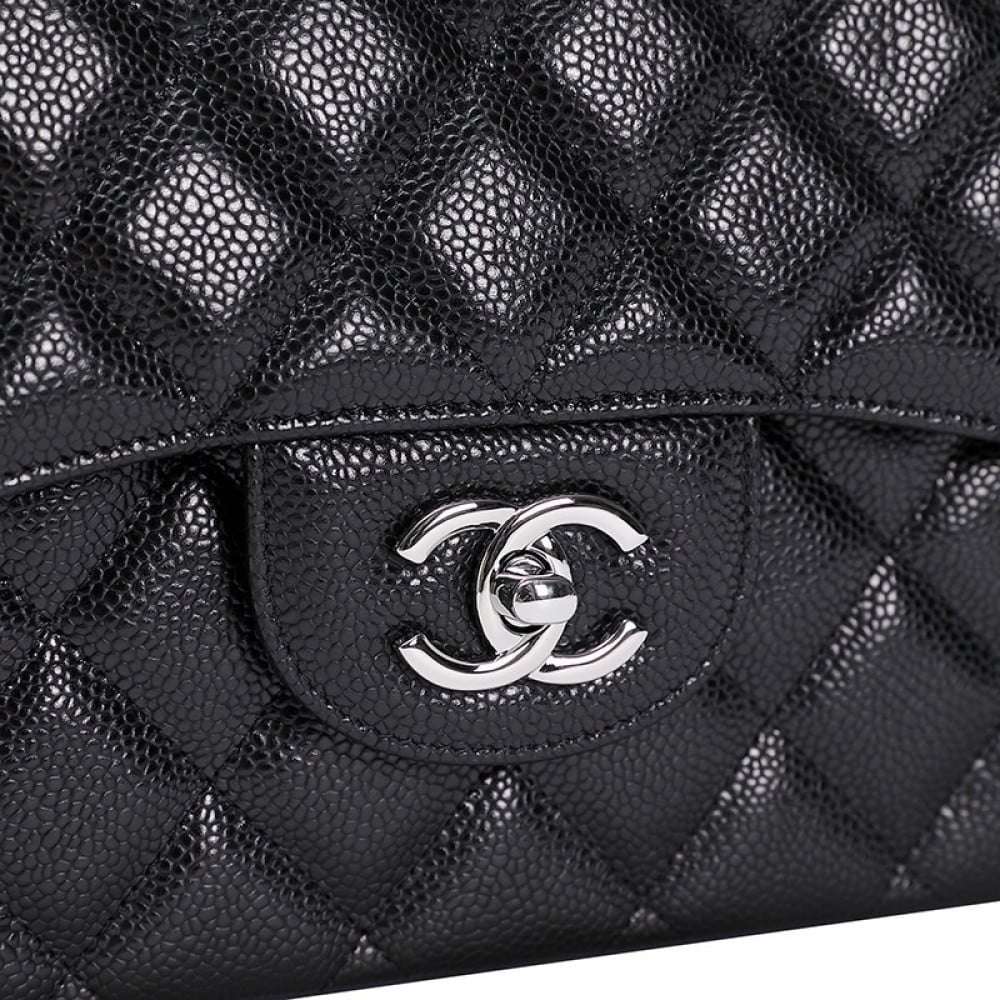 شنطة شانيل كلاسيك كافيار 30 سم - أسود وفضي