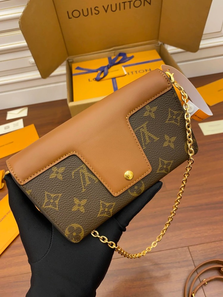 حقيبة لويس فيتون Padlock On Strap