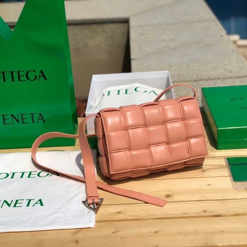 حقيبة كاسيت من بوتيغا فينيتا