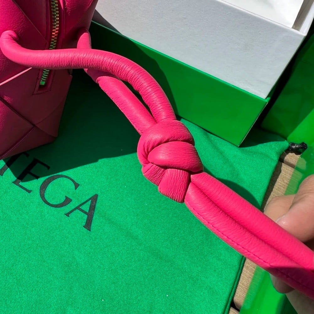 حقيبة ميني كاسيت من بوتيغا فينيتا