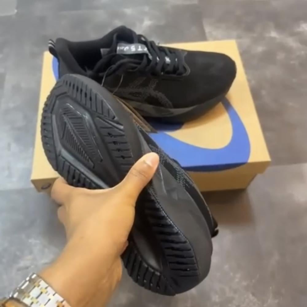 Asics  Novablast 5 'Black Carrier Grey''