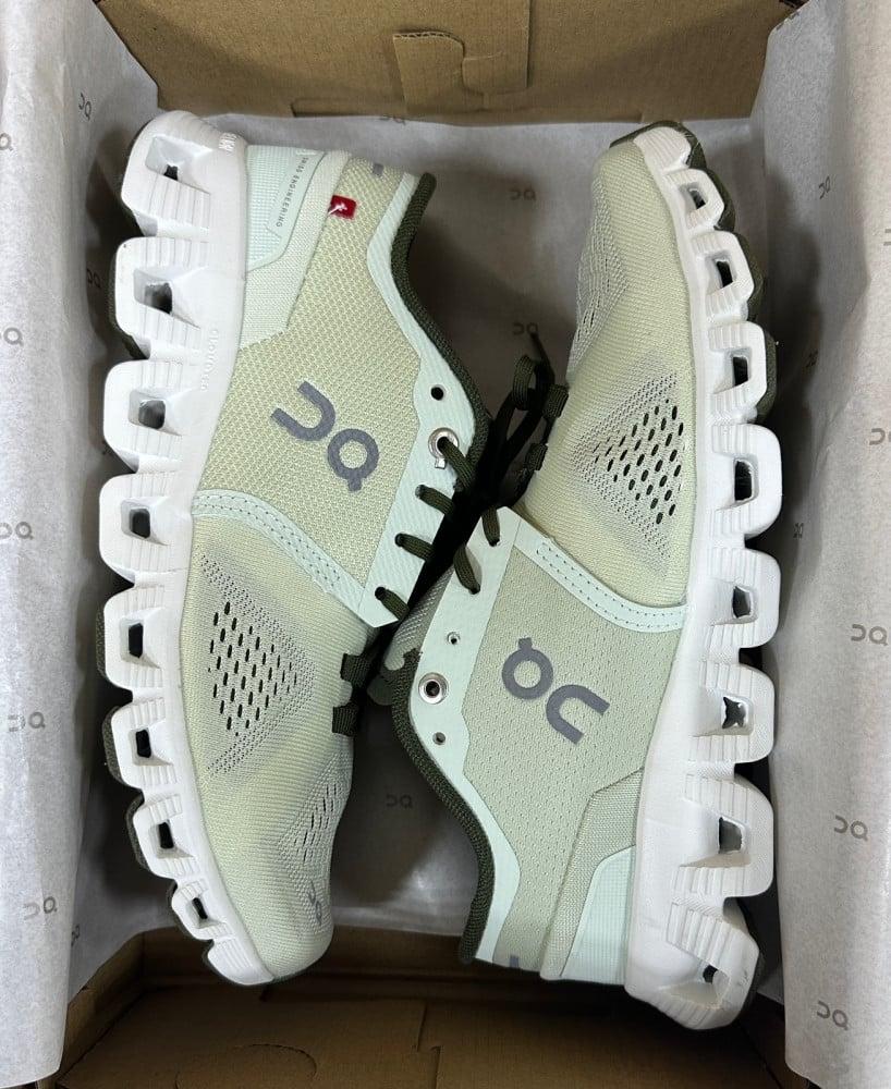 On cloud X aloe and white