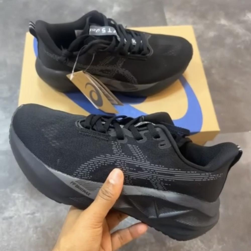 Asics  Novablast 5 'Black Carrier Grey''