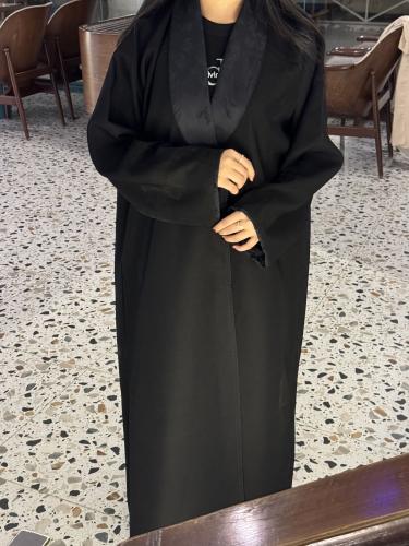 عباية ساده بتدخيلة على الكم