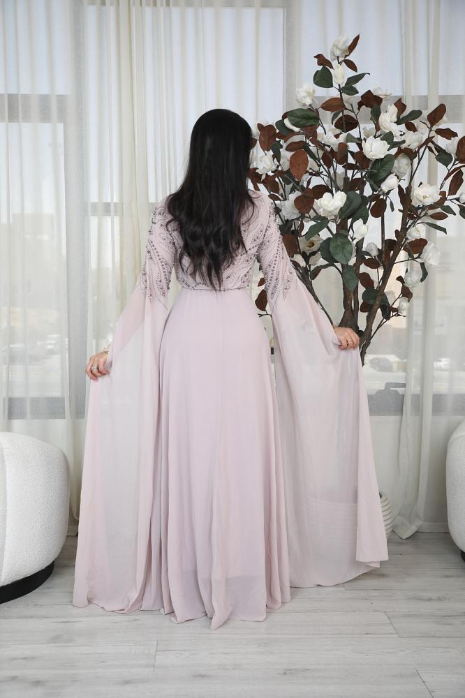 فستان سهره طويل مزين باللؤلؤ باكمام حره
