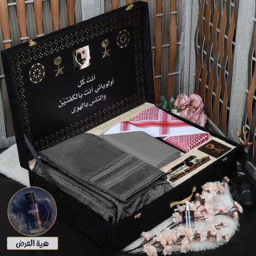 بوكس رجالي شتوي فروه وقماش وشماغ مع عباره وصوره