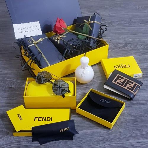 طقم فندي رجالي نظاره ومحفظه وعطر مع عبارة اهداء وت...