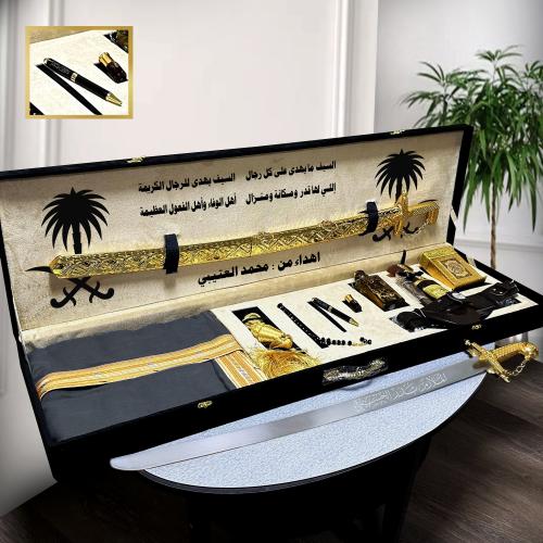 هدايا ملكيه طقم رجالي بشت وسيف وخنجر نحت الاسم وال...