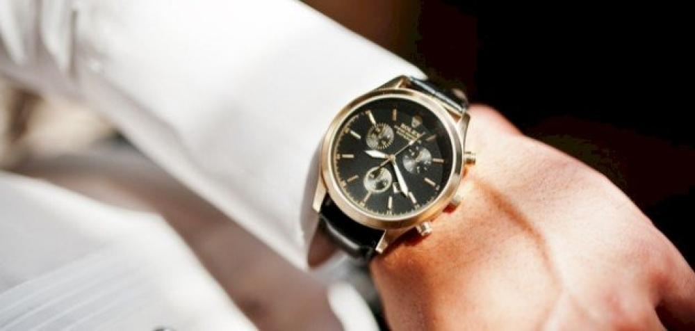 دليلك الشامل لساعات الماركات العالمية: أفضل الخيارات وأسعارها في السعودية