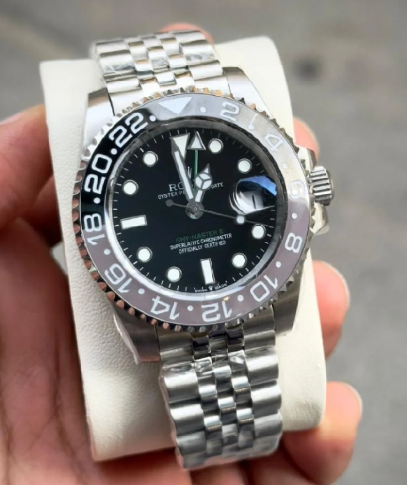 رولكس بروس واين: دليلك الشامل لساعات باتمان الفاخرة 2026