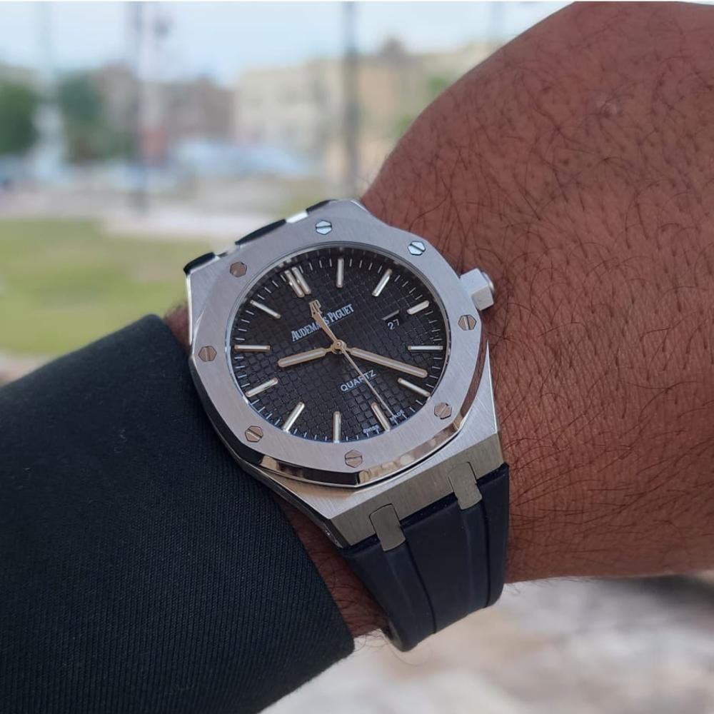 ساعة بياجيه رجالي: دليلك الشامل لاقتناء الأناقة السويسرية الفاخرة