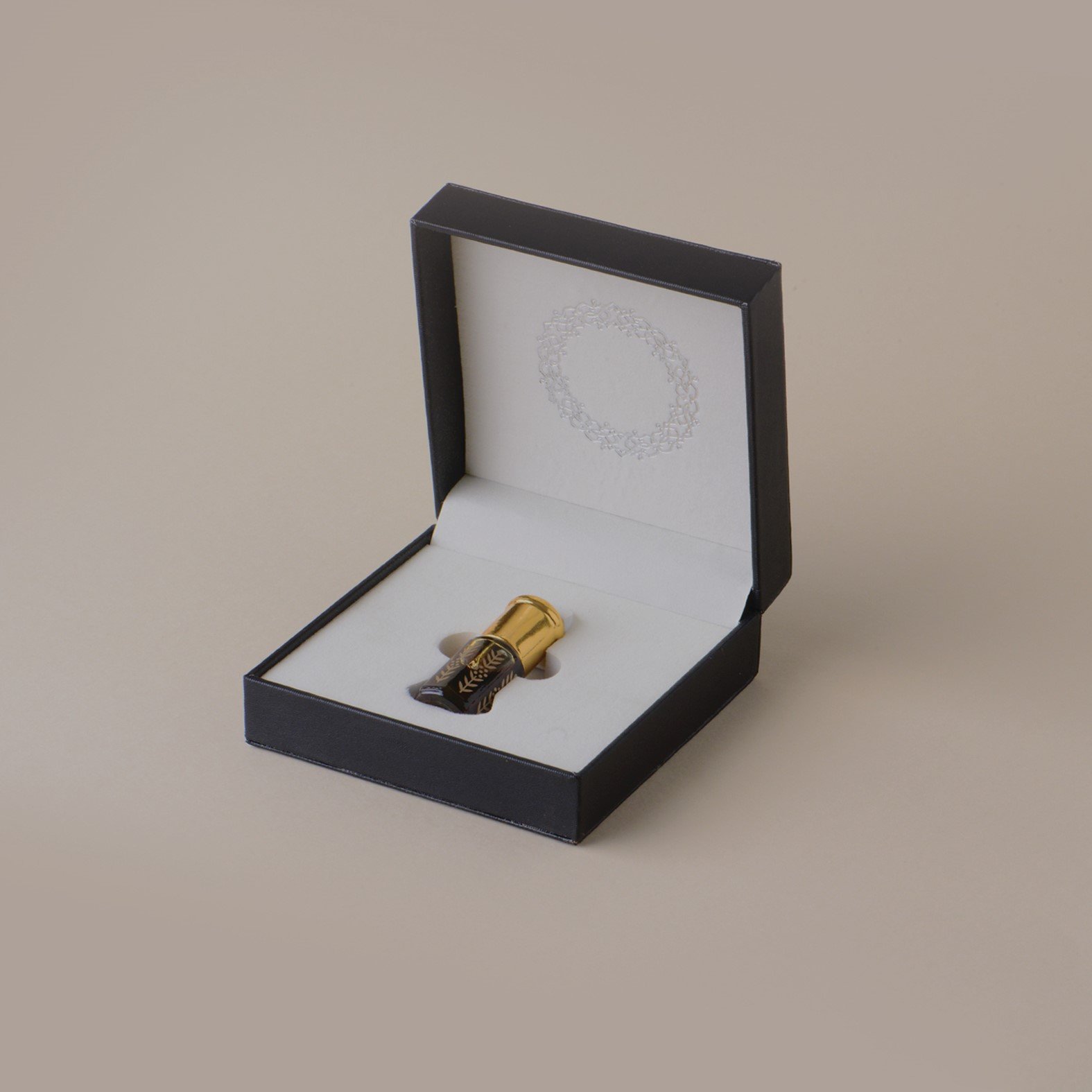 Oud oil