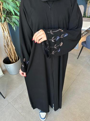 عبايه نص كلوش ملكي تطريز