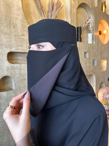 وسط مايل مبطن رمادي غامق