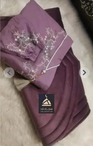 سجادة صلاة اسفنج مع شرشف صلاة مطرز قماش فاخر متوفر...