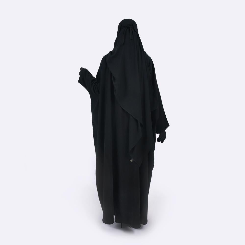 عباية كتف واسعة مغلقة مع اضافة طقطق من الاعلى