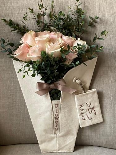 باقة قماشية مبتكرة العبارة ( Flowers )