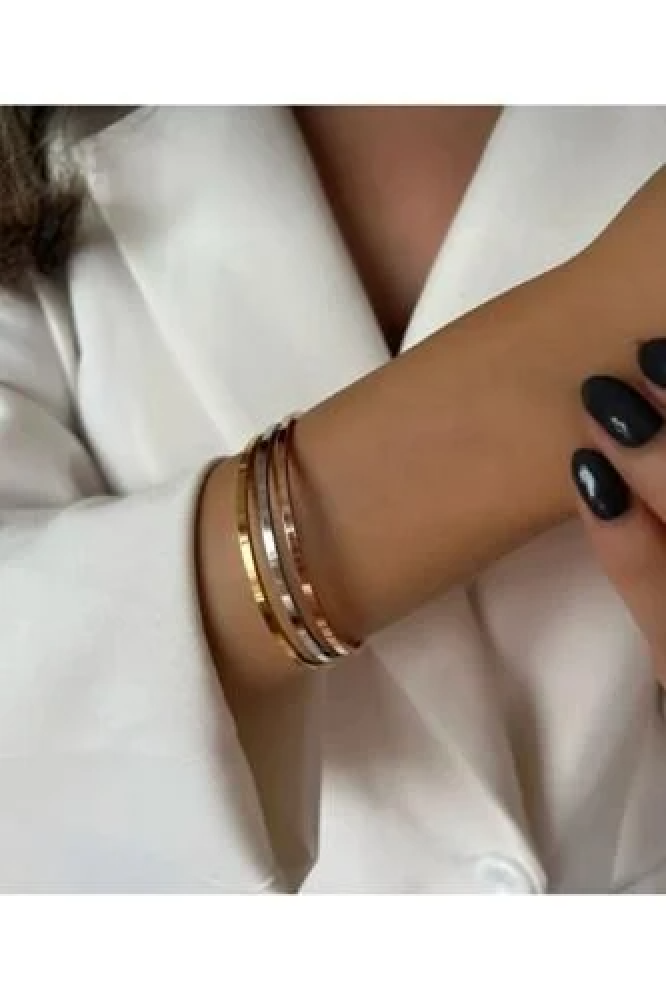 ألوان مجوهرات تضيء بشرتكِ: دليلكِ لاختيار الأكسسوارات حسب لون البشرة