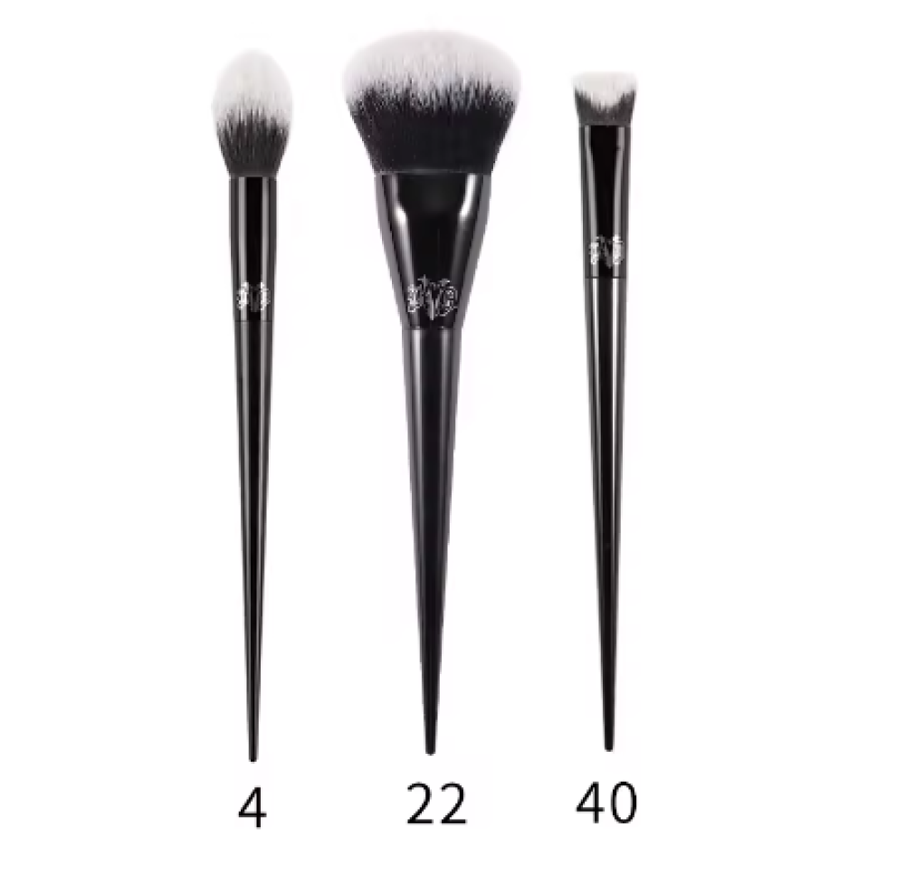 طقم فرش مكياج Kat Von D الاحترافي